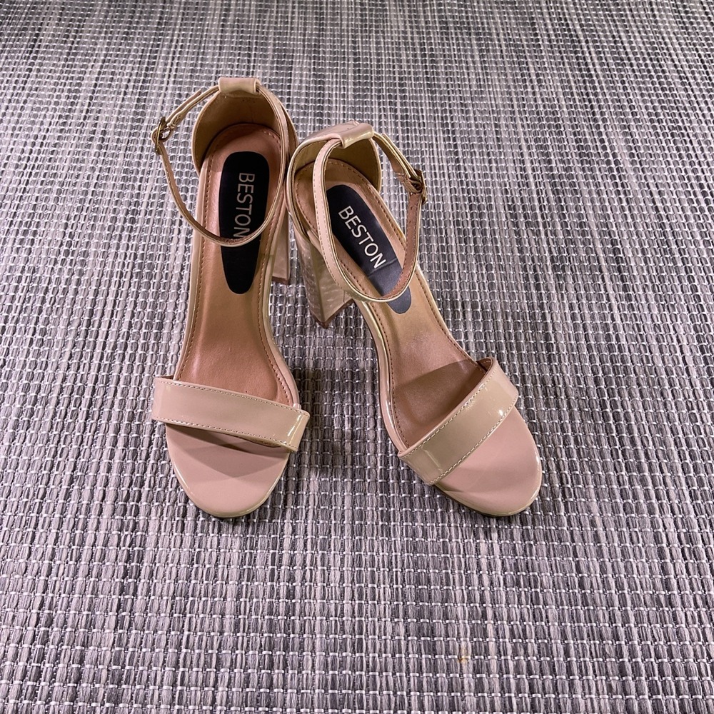Beston ladies Beige dress shoes Size 8 With 4 Inch Heel